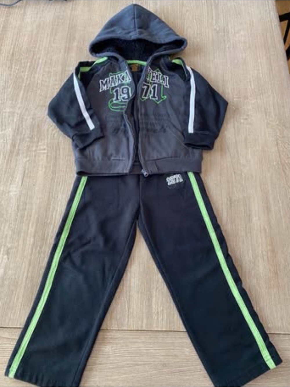 MAKAVELI Black & Green Kids Hoodie and Track Pants Set - Size 4T